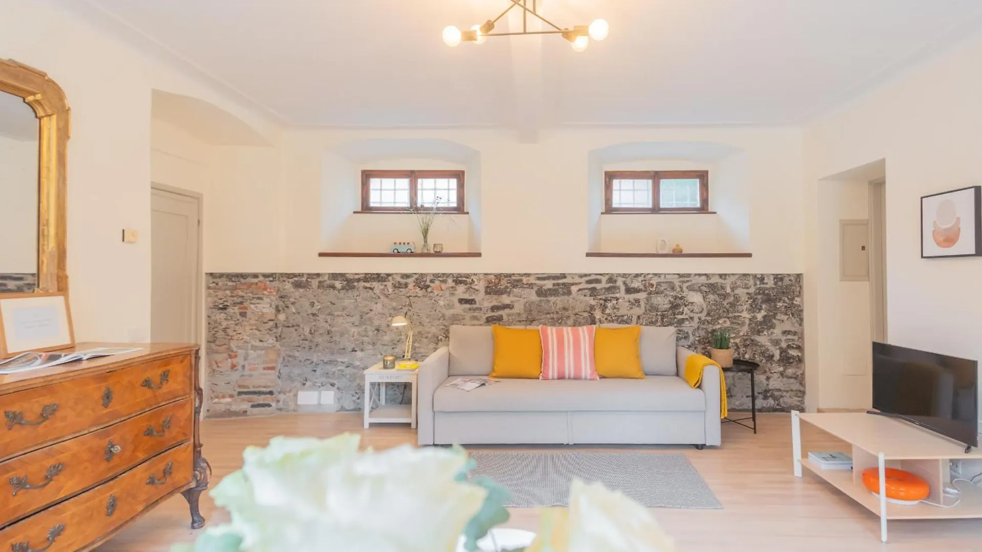 La Piazza Di Cernobbio By Rent All Como